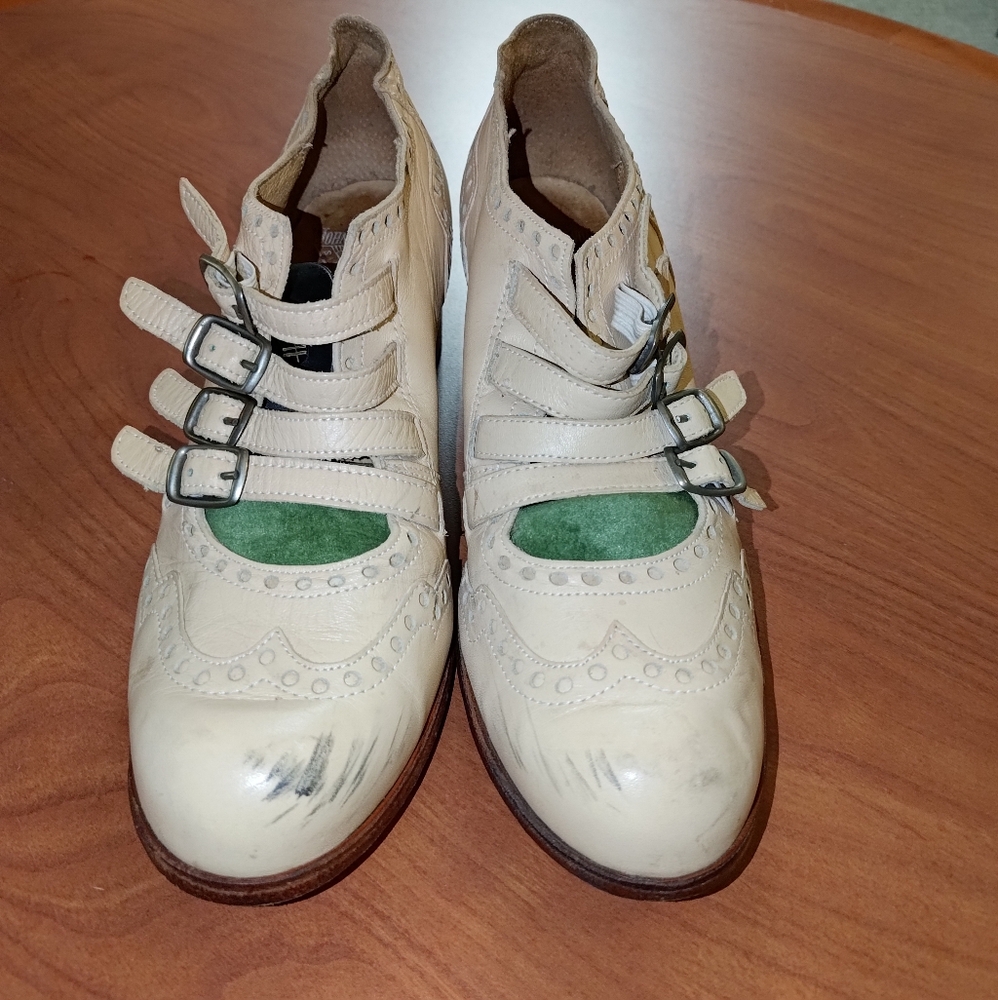 JOHN FLUEVOG Adrians : Alli 4-Buckle Mary Jane Brogue Wingtip Shoes US 7 Beige - Picture 1 of 16